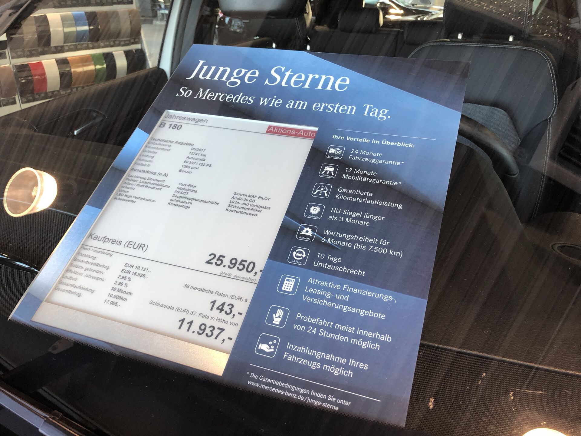 13,3 Zoll Display inkl. Aufnahmeinheit als Kfz-Preisschild